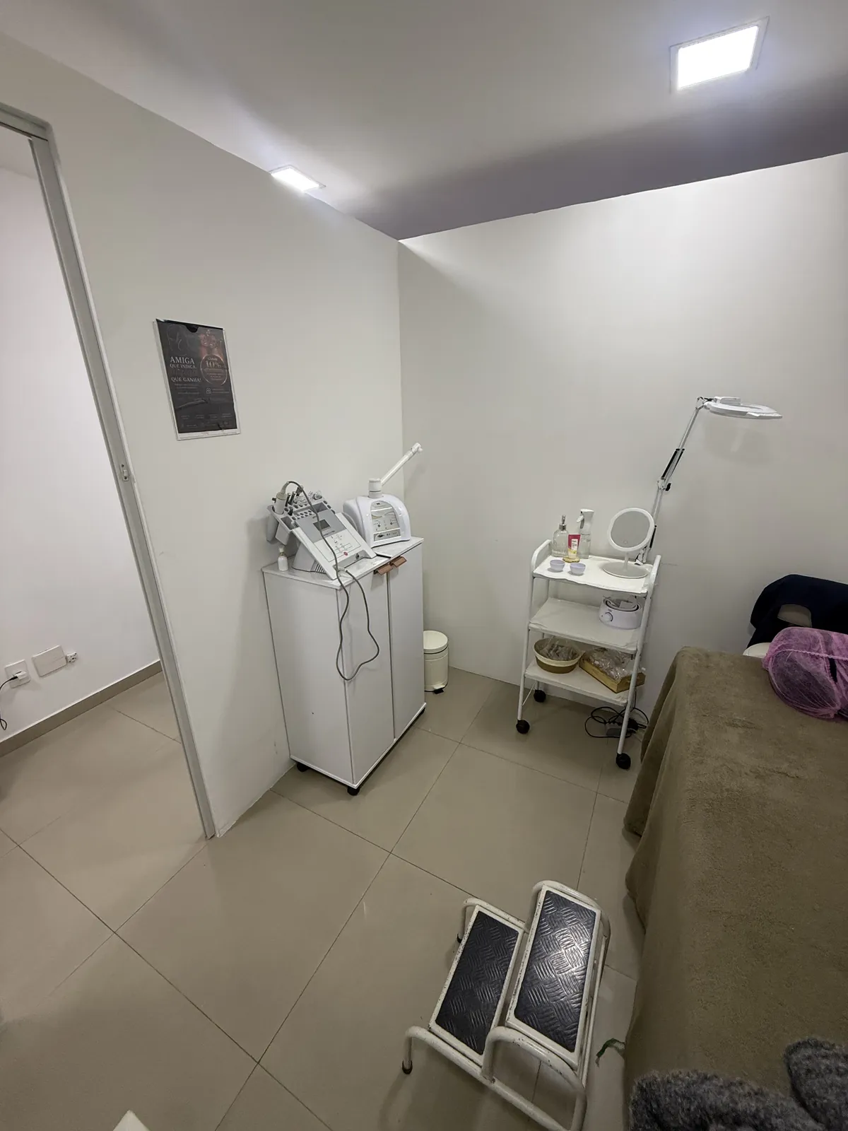 Sala de atendimento de estética do Studio Jaqueline Oliveira